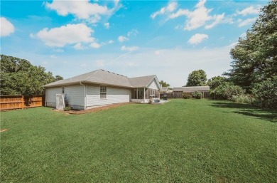 This 3 bedroom house has been fully repainted and new flooring on Bella Vista - Metfield Golf Complex and Country Club in Arkansas - for sale on GolfHomes.com, golf home, golf lot