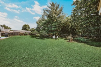 This 3 bedroom house has been fully repainted and new flooring on Bella Vista - Metfield Golf Complex and Country Club in Arkansas - for sale on GolfHomes.com, golf home, golf lot
