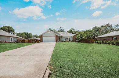 This 3 bedroom house has been fully repainted and new flooring on Bella Vista - Metfield Golf Complex and Country Club in Arkansas - for sale on GolfHomes.com, golf home, golf lot