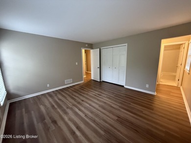 Cozy first floor condo in Hunting Creek near the golf course and on Hunting Creek Country Club in Kentucky - for sale on GolfHomes.com, golf home, golf lot