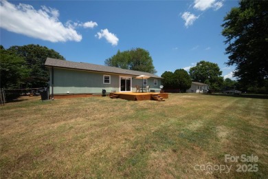 This charming, move-in ready home boasts a recently remodeled on Lakewood Golf Club in North Carolina - for sale on GolfHomes.com, golf home, golf lot