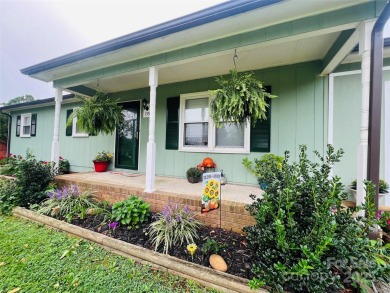 This charming, move-in ready home boasts a recently remodeled on Lakewood Golf Club in North Carolina - for sale on GolfHomes.com, golf home, golf lot