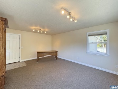 871 Medsker on SunLand Golf and Country Club in Washington - for sale on GolfHomes.com, golf home, golf lot