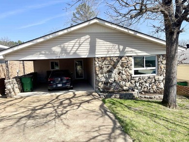 Come live in Horseshoe Bend Arkansas! 2 bed 2 bath home, walk in on Cedar Glade Golf Course in Arkansas - for sale on GolfHomes.com, golf home, golf lot
