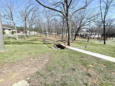 Come live in Horseshoe Bend Arkansas! 2 bed 2 bath home, walk in on Cedar Glade Golf Course in Arkansas - for sale on GolfHomes.com, golf home, golf lot