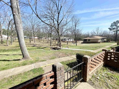 Come live in Horseshoe Bend Arkansas! 2 bed 2 bath home, walk in on Cedar Glade Golf Course in Arkansas - for sale on GolfHomes.com, golf home, golf lot