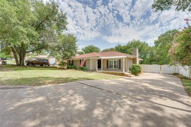 MOTIVATED SELLER!!! 3 BEDROOM, 2 BATH WITH A BEAUTIFUL POOL - on Hillsboro Country Club in Texas - for sale on GolfHomes.com, golf home, golf lot