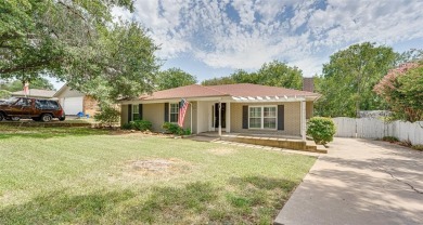 MOTIVATED SELLER!!! 3 BEDROOM, 2 BATH WITH A BEAUTIFUL POOL - on Hillsboro Country Club in Texas - for sale on GolfHomes.com, golf home, golf lot