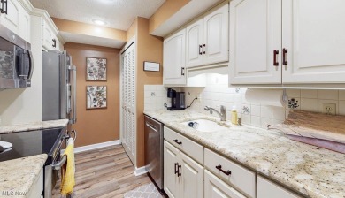 This 1,366 sqft, 3-bedroom, 2-full bath condo offers the perfect on Fox Den Golf Course in Ohio - for sale on GolfHomes.com, golf home, golf lot