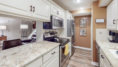 This 1,366 sqft, 3-bedroom, 2-full bath condo offers the perfect on Fox Den Golf Course in Ohio - for sale on GolfHomes.com, golf home, golf lot