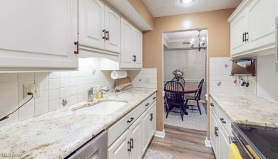 This 1,366 sqft, 3-bedroom, 2-full bath condo offers the perfect on Fox Den Golf Course in Ohio - for sale on GolfHomes.com, golf home, golf lot