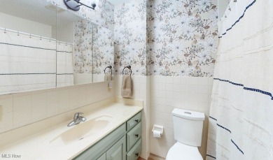 This 1,366 sqft, 3-bedroom, 2-full bath condo offers the perfect on Fox Den Golf Course in Ohio - for sale on GolfHomes.com, golf home, golf lot