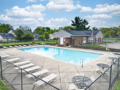 This 1,366 sqft, 3-bedroom, 2-full bath condo offers the perfect on Fox Den Golf Course in Ohio - for sale on GolfHomes.com, golf home, golf lot