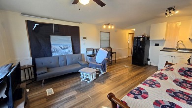 Adorable one bedroom, open kitchen to living Room, Manufactured on Pennbrooke Fairways in Florida - for sale on GolfHomes.com, golf home, golf lot