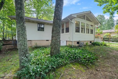 This cozy 3 bedroom/2 bath home features vinyl siding, fenced on Druid Hills Golf Club in Tennessee - for sale on GolfHomes.com, golf home, golf lot