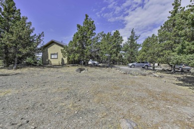 Welcome to this warm and inviting 3-bedroom, 2-bathroom home on Lake Shastina Golf Course in California - for sale on GolfHomes.com, golf home, golf lot