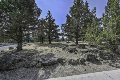 Welcome to this warm and inviting 3-bedroom, 2-bathroom home on Lake Shastina Golf Course in California - for sale on GolfHomes.com, golf home, golf lot