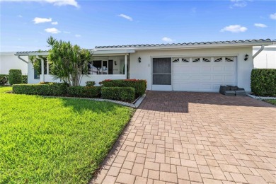 Under contract-accepting backup offers. Welcome to your on Mainlands Golf Club in Florida - for sale on GolfHomes.com, golf home, golf lot