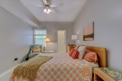 Move-in ready 2 bedroom, 2 bath condo in the popular Sweetwater on Indian Wells Golf Course in South Carolina - for sale on GolfHomes.com, golf home, golf lot