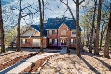 Maumelle Beauty all brick home on a level corner lot.  Grand on Maumelle Golf and Country Club in Arkansas - for sale on GolfHomes.com, golf home, golf lot