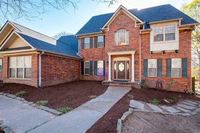 Maumelle Beauty all brick home on a level corner lot.  Grand on Maumelle Golf and Country Club in Arkansas - for sale on GolfHomes.com, golf home, golf lot