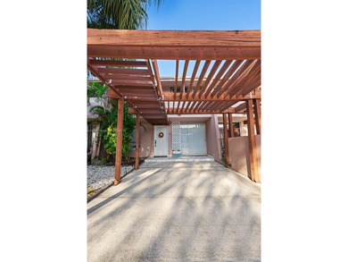 Tree lane Townhome has just become available. This 3 bed 2.5 on Miccosukee Golf and Country Club in Florida - for sale on GolfHomes.com, golf home, golf lot