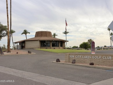 Centrally located in the heart of Sun City. 
This 2 bedroom 2 on Sun City Lakes West and East in Arizona - for sale on GolfHomes.com, golf home, golf lot