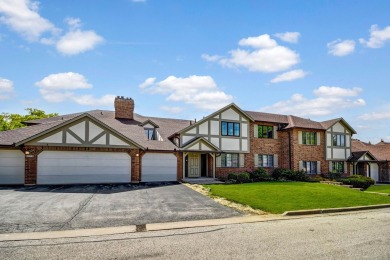 Carefree, resort-style living awaits in this secure, top-floor on Oak Hills Country Club in Illinois - for sale on GolfHomes.com, golf home, golf lot