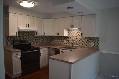 Welcome to 10 Southcreek Ct unit B in the highly sought after on Glen Oak Golf Course in New York - for sale on GolfHomes.com, golf home, golf lot