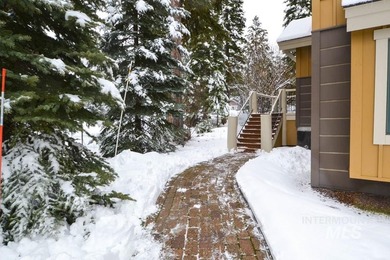 Hassle-free home ownership with all of the amenities! on McCall Municipal Golf Course in ID - for sale on GolfHomes.com, golf home, golf lot