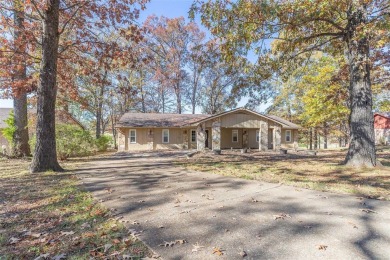 This stunning 4-bedroom, 2-bathroom home is perfectly situated on Ozark Ridge Golf Course in Missouri - for sale on GolfHomes.com, golf home, golf lot