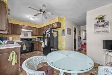 Welcome to this charming and well-maintained 3-bedroom ranch on Countryside Golf Club in Illinois - for sale on GolfHomes.com, golf home, golf lot