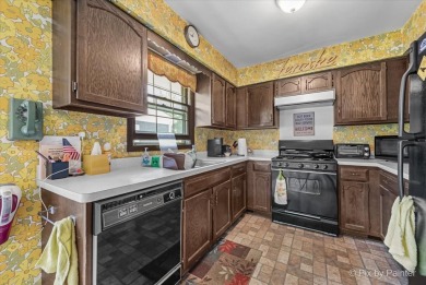 Welcome to this charming and well-maintained 3-bedroom ranch on Countryside Golf Club in Illinois - for sale on GolfHomes.com, golf home, golf lot