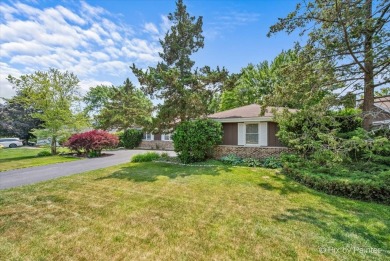 Welcome to this charming and well-maintained 3-bedroom ranch on Countryside Golf Club in Illinois - for sale on GolfHomes.com, golf home, golf lot