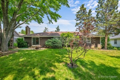 Welcome to this charming and well-maintained 3-bedroom ranch on Countryside Golf Club in Illinois - for sale on GolfHomes.com, golf home, golf lot