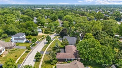 Welcome to this charming and well-maintained 3-bedroom ranch on Countryside Golf Club in Illinois - for sale on GolfHomes.com, golf home, golf lot