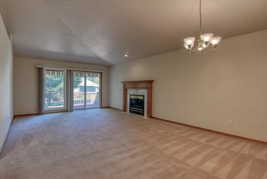 Well-maintained rancher in the gated community of Bridlewood! on The Creek at Qualchan in Washington - for sale on GolfHomes.com, golf home, golf lot