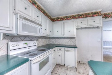 Discover the potential in this spacious 2-story ranch style home on The Canyons At Blackjack Ridge in Oklahoma - for sale on GolfHomes.com, golf home, golf lot