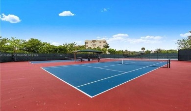 UNIQUE SINGLE FAMILY HOME 4 BEDROOMS/3.5 BATHROOMS IN PALM AIRE on Oaks Country Club in Florida - for sale on GolfHomes.com, golf home, golf lot