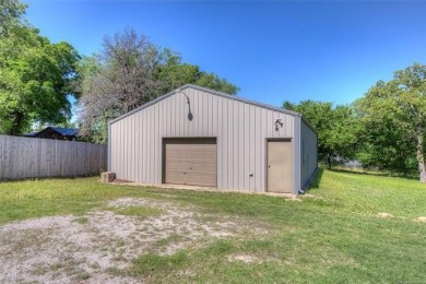 Discover the potential in this spacious 2-story ranch style home on The Canyons At Blackjack Ridge in Oklahoma - for sale on GolfHomes.com, golf home, golf lot
