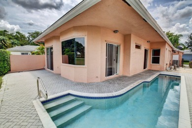 Sparkling clean in central Boca don't miss this move-in-ready on Boca Lago Golf and Country Club in Florida - for sale on GolfHomes.com, golf home, golf lot