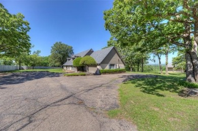 Discover the potential in this spacious 2-story ranch style home on The Canyons At Blackjack Ridge in Oklahoma - for sale on GolfHomes.com, golf home, golf lot