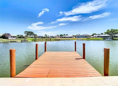 LAKEFRONT OASIS AWAITS! MOTIVATED SELLER! PRICED BELOW APPRAISAL on North Lakes Golf Course in Florida - for sale on GolfHomes.com, golf home, golf lot