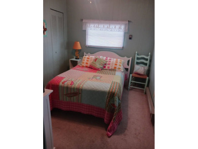 Charming 2 bedroom/2 bath split floor plan with furnished on Sara Bay Country Club in Florida - for sale on GolfHomes.com, golf home, golf lot