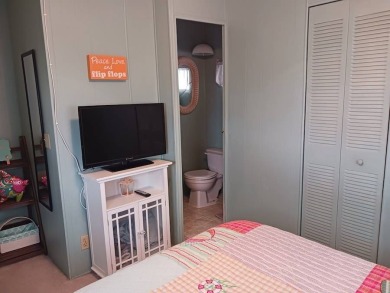 Charming 2 bedroom/2 bath split floor plan with furnished on Sara Bay Country Club in Florida - for sale on GolfHomes.com, golf home, golf lot