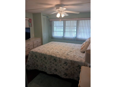 Charming 2 bedroom/2 bath split floor plan with furnished on Sara Bay Country Club in Florida - for sale on GolfHomes.com, golf home, golf lot