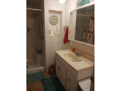 Charming 2 bedroom/2 bath split floor plan with furnished on Sara Bay Country Club in Florida - for sale on GolfHomes.com, golf home, golf lot
