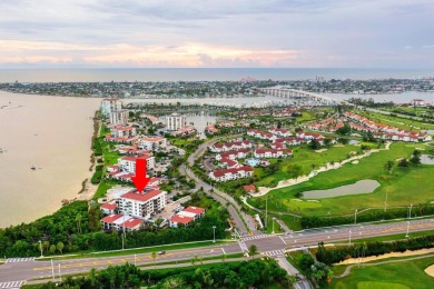 Magnificent sunsets, panoramic and breathtaking bay, nature and on Isla Del Sol Yacht and Country Club in Florida - for sale on GolfHomes.com, golf home, golf lot