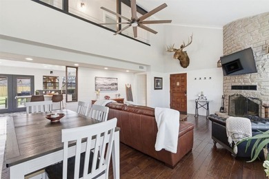 Stylishly updated 3 bedroom 3 bath home, in Pecan Plantation on Pecan Plantation Country Club in Texas - for sale on GolfHomes.com, golf home, golf lot