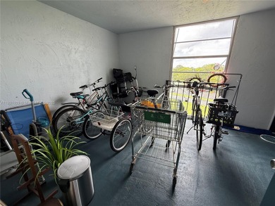 THIS BEAUTIFUL TWO BEDROOM TWO BATH CORNER UNIT, SPLIT BED ROOMS on Oriole Golf and Tennis Club in Florida - for sale on GolfHomes.com, golf home, golf lot